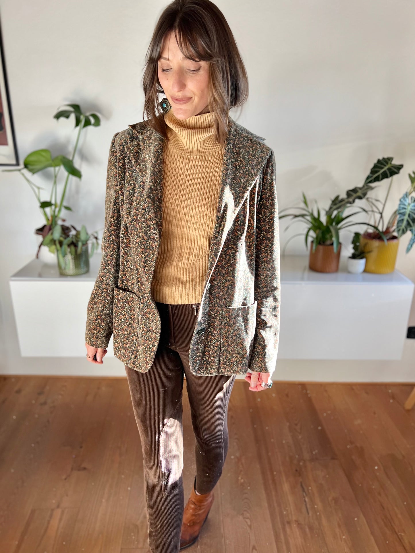 1970's vintage khaki velvet blazer with pink and cream floral print