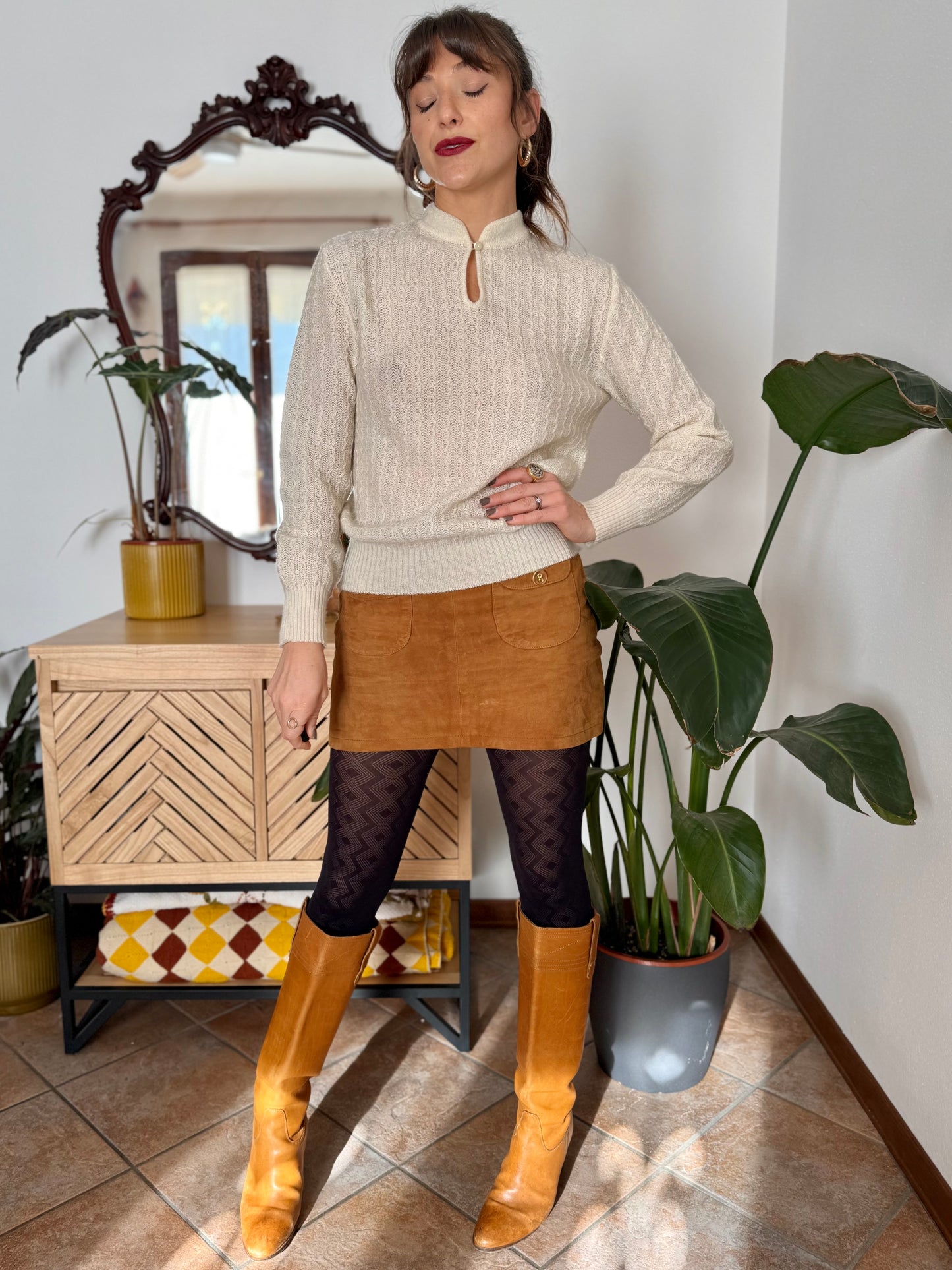 1960's vintage cream knit wool pullover with button collar detail