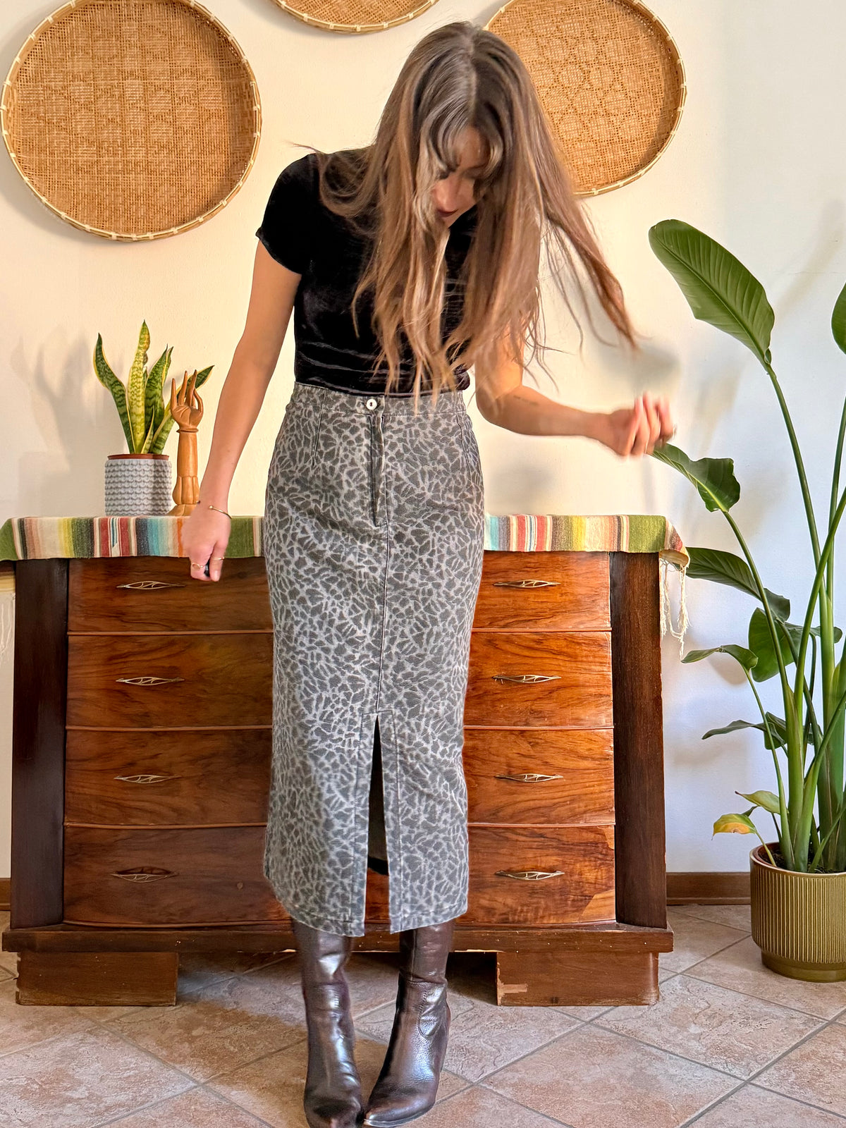 1970’s vintage dark grey animal print denim midi skirt