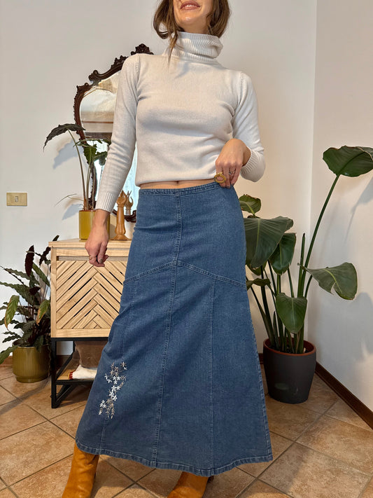 Y2k vintage denim maxi skirt with embroidered floral details