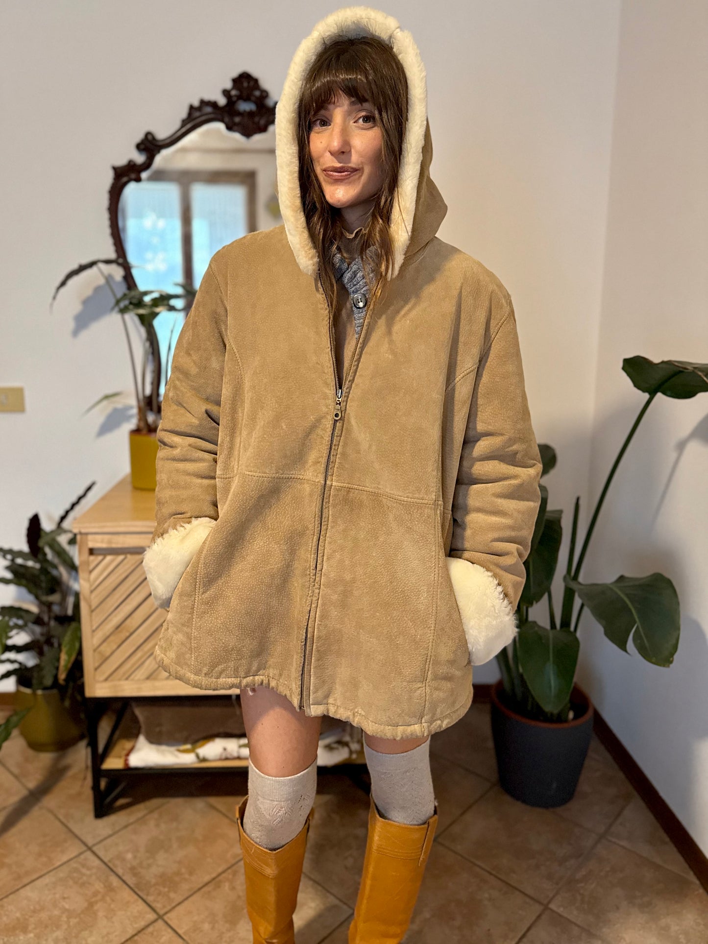 1990’s vintage beige suede leather coat with faux fur lining