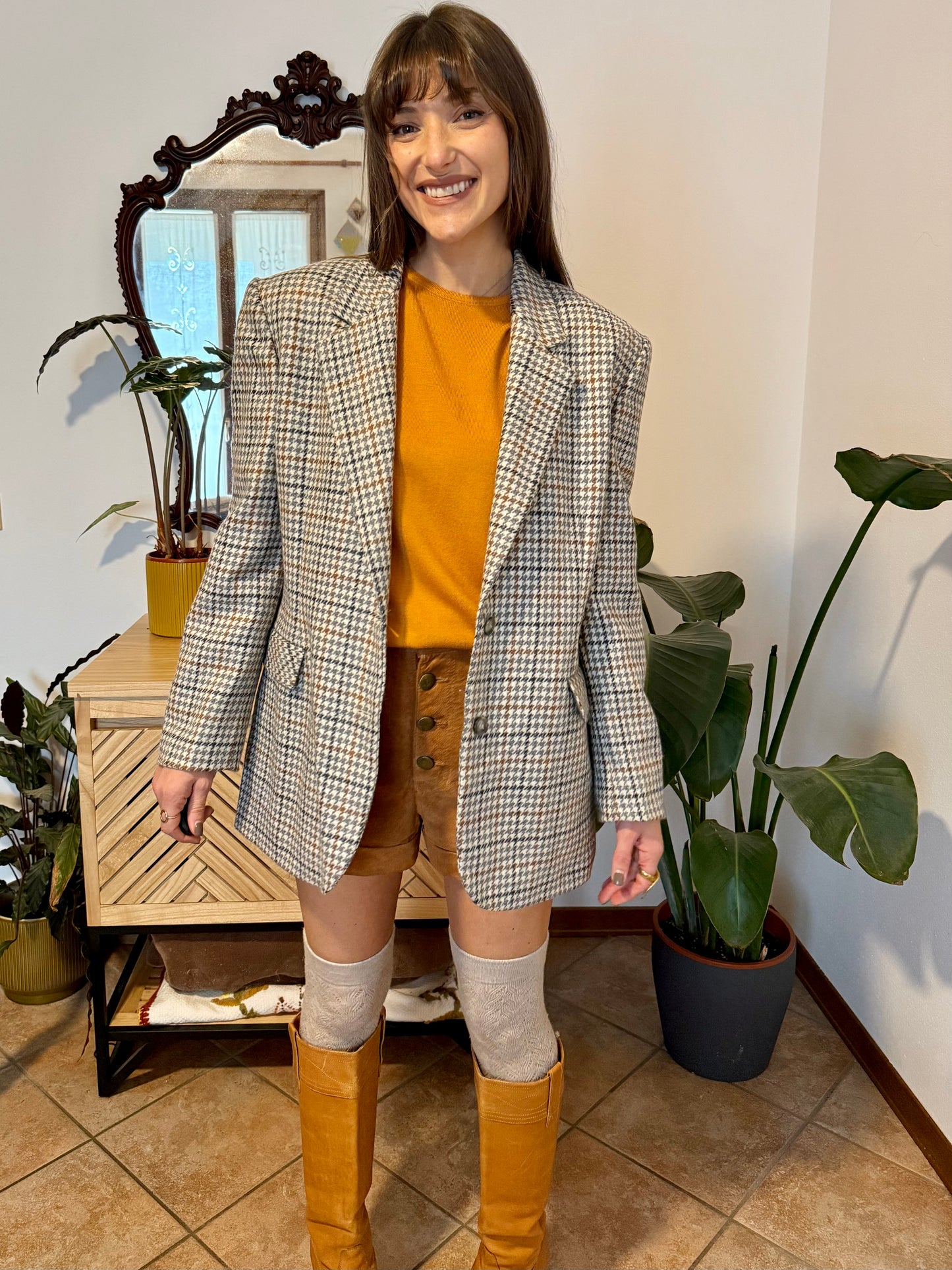 1970s vintage oversize cream, grey and tan houndstooth plaid wool blazer