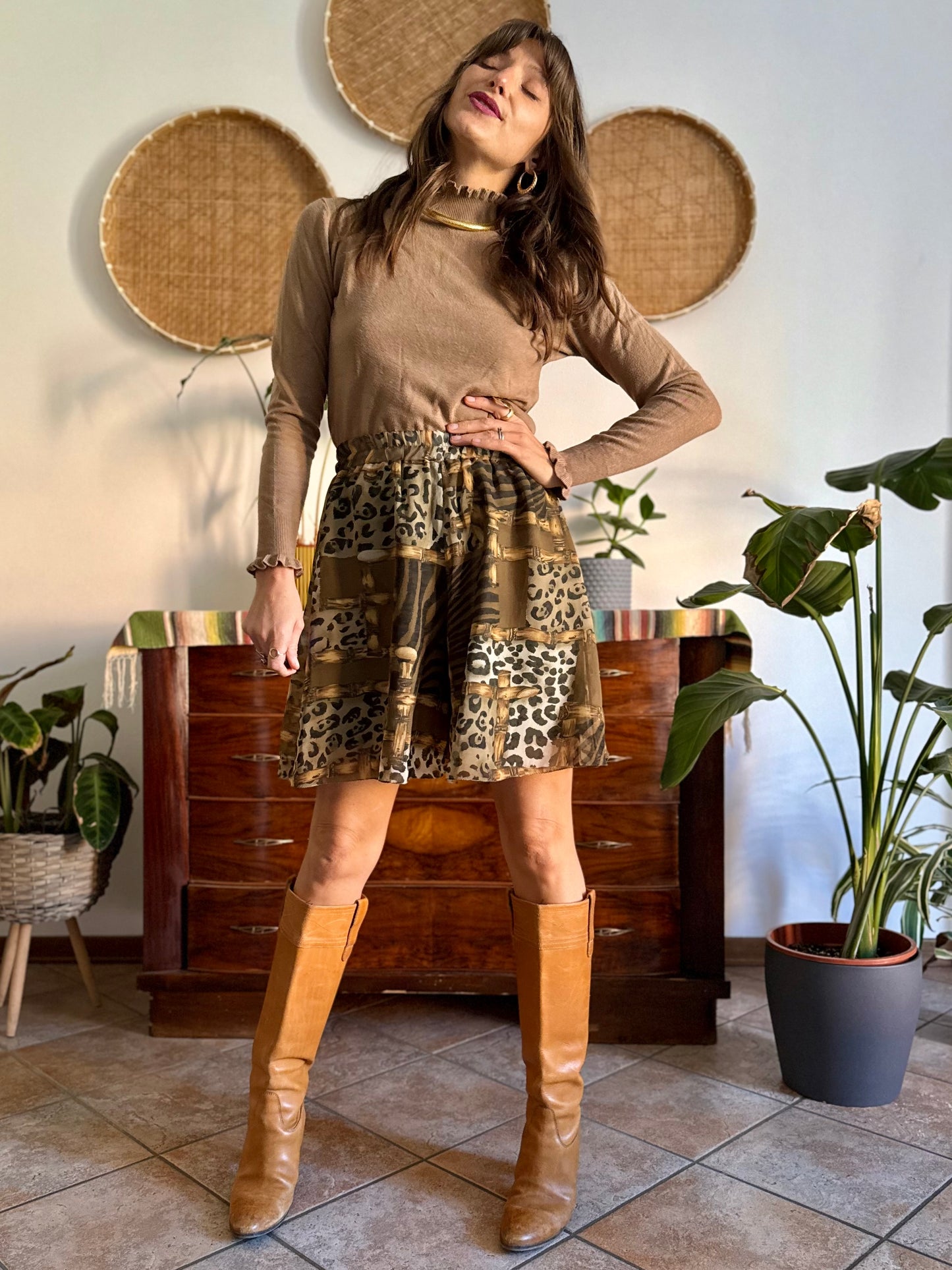 1999’s vintage high waisted green and brown western print shorts