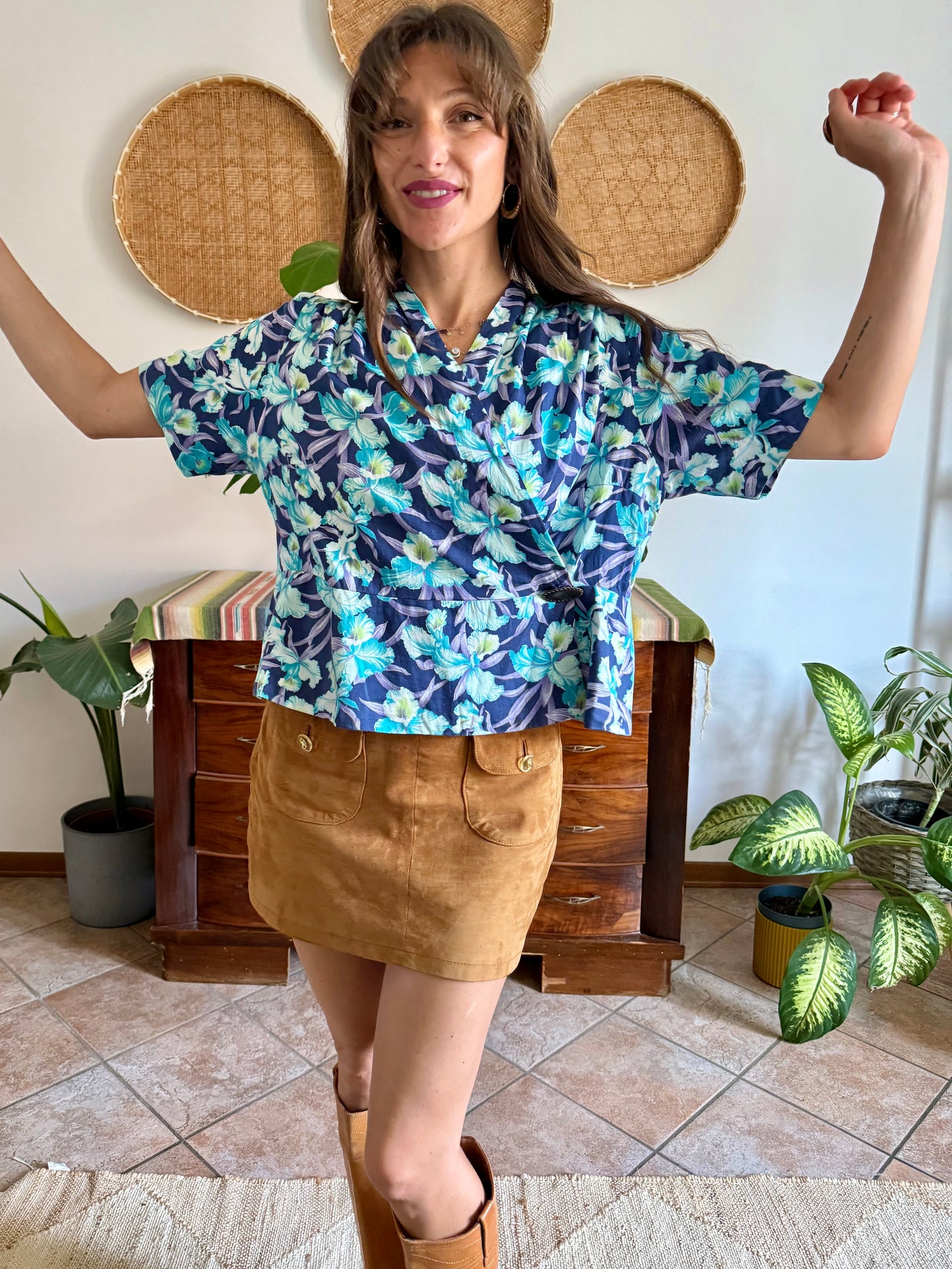 1970’s vintage turquoise, blue and lilac floral print blouse with mother of pearl broach closure