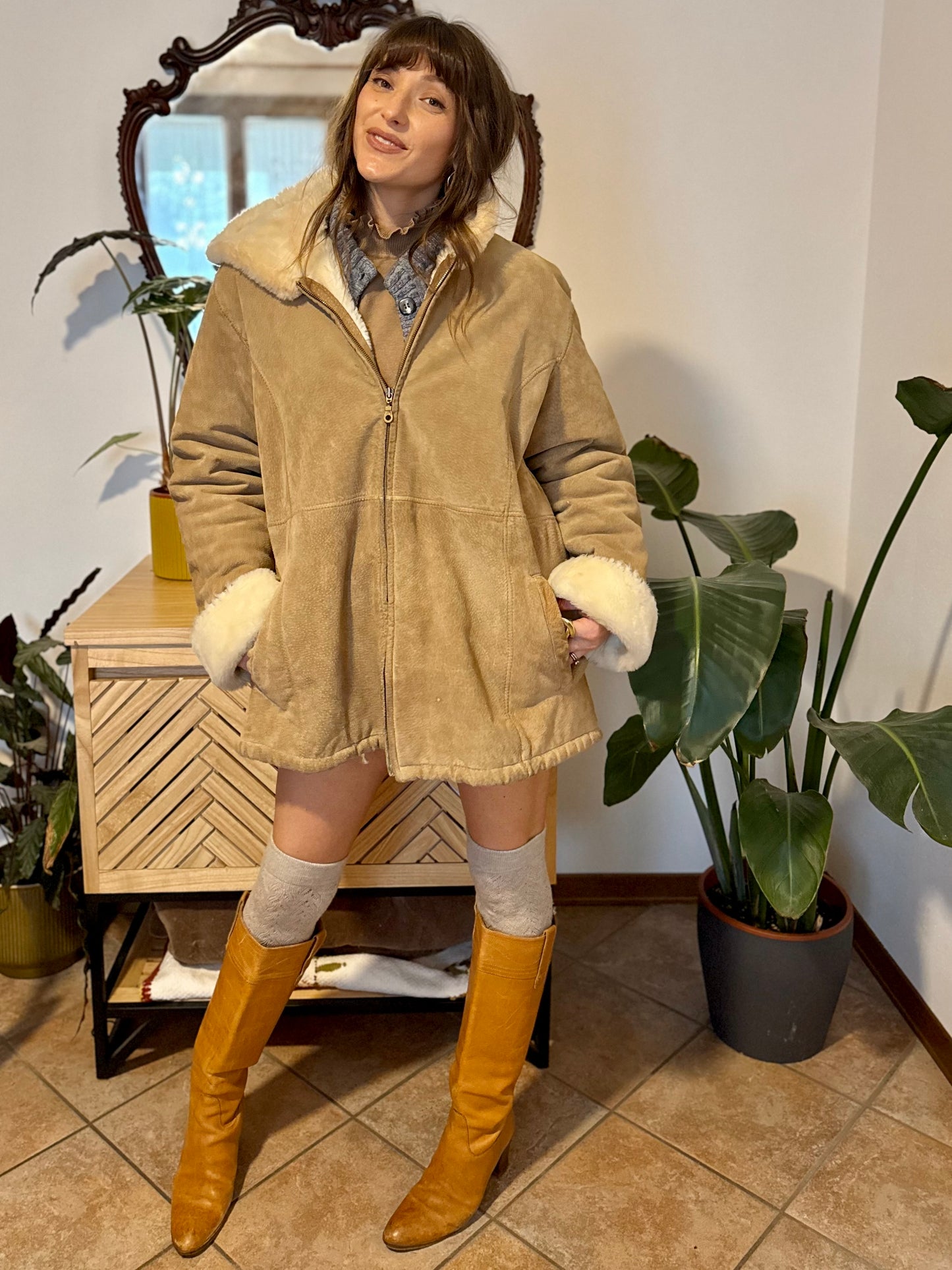 1990’s vintage beige suede leather coat with faux fur lining
