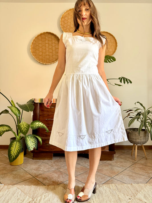 1950’s vintage white cotton hand midi dress with crocheted laces floral detailing