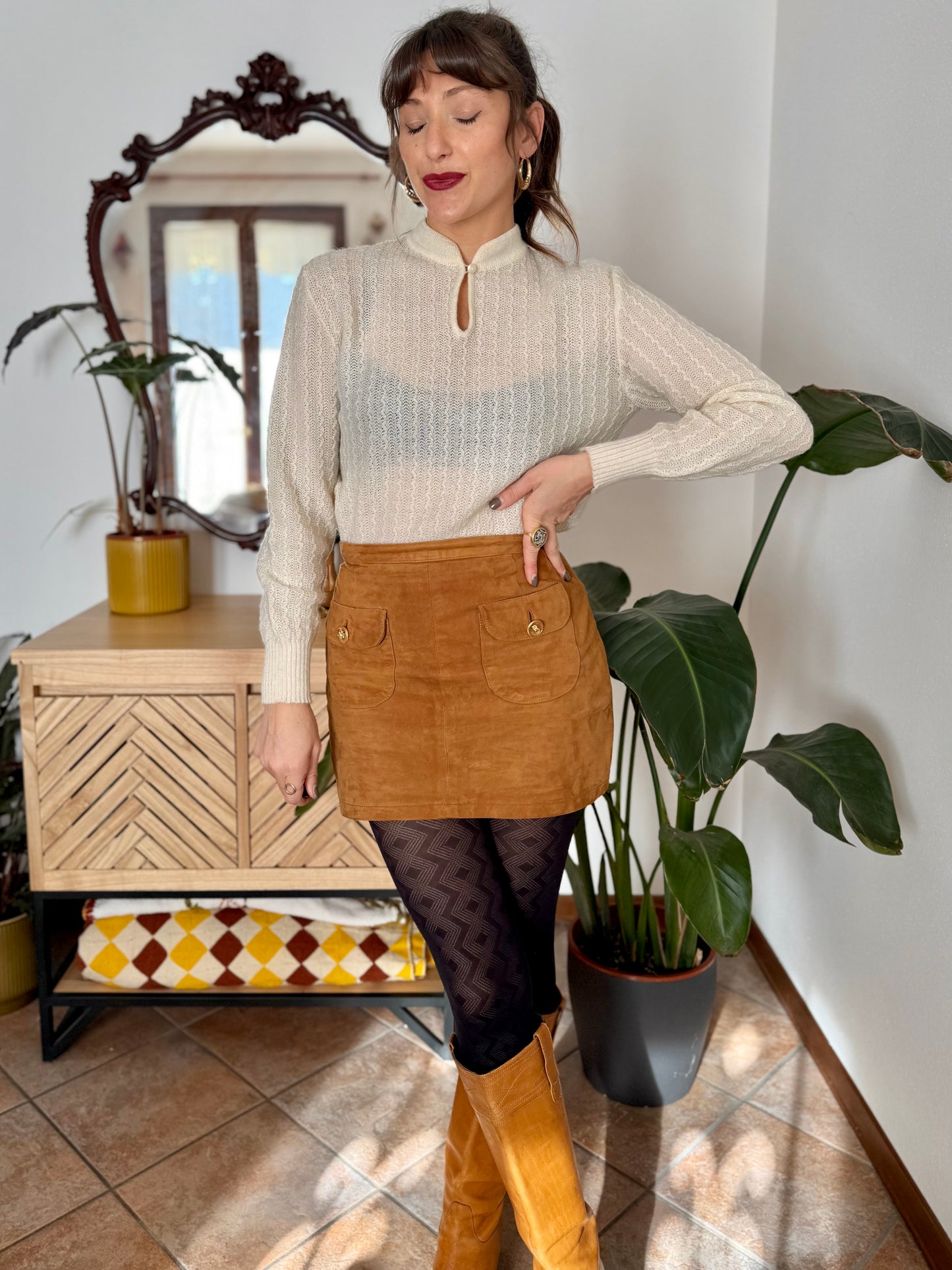 1960's vintage cream knit wool pullover with button collar detail