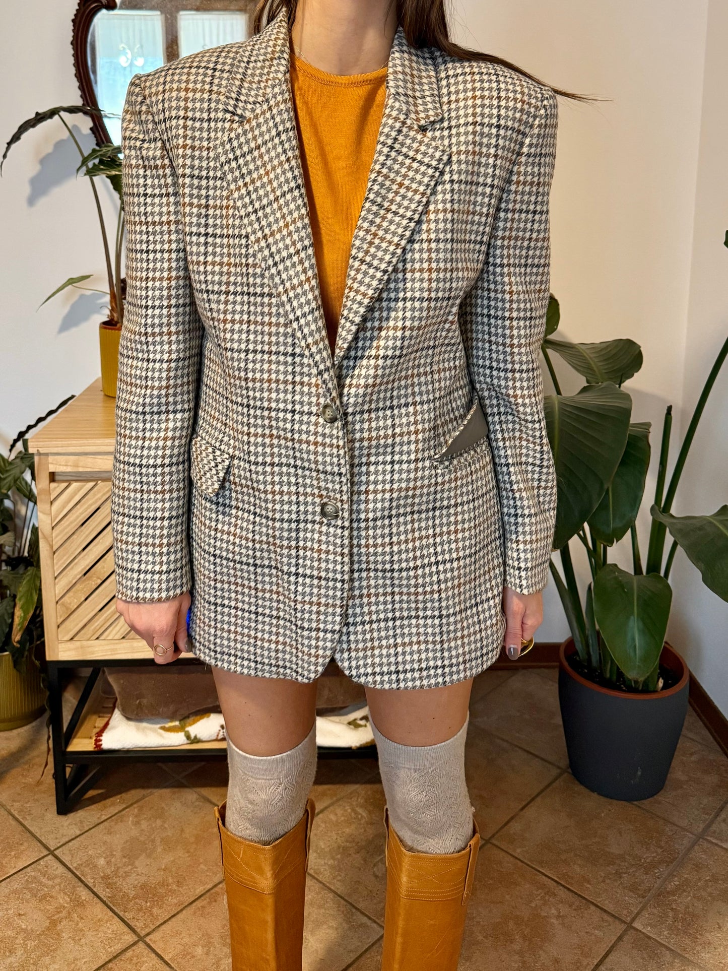 1970s vintage oversize cream, grey and tan houndstooth plaid wool blazer