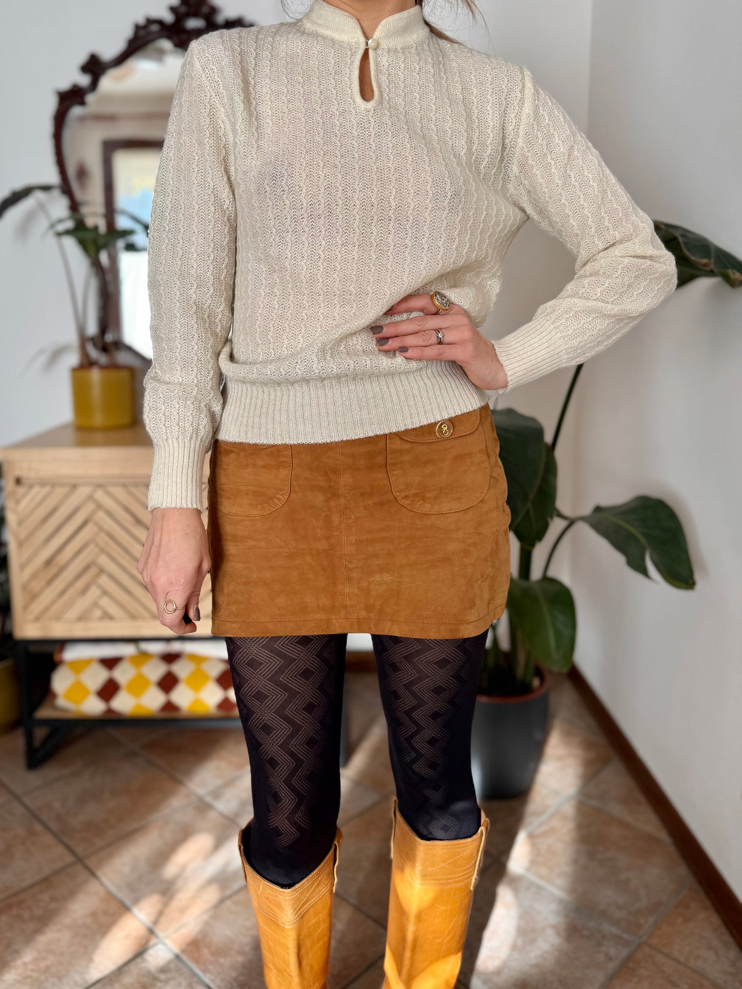 1960's vintage cream knit wool pullover with button collar detail