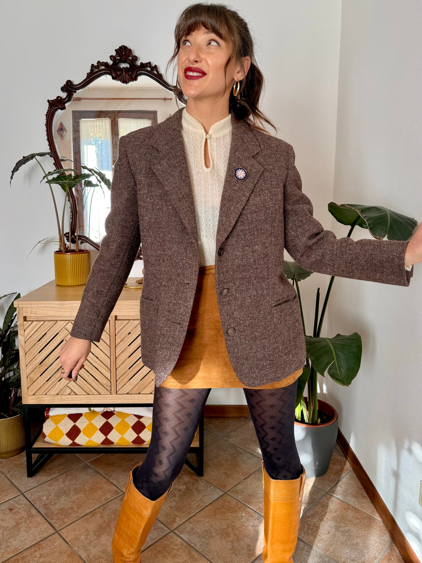 1960’s vintage mauve tweed wool blazer with cloisonné pin