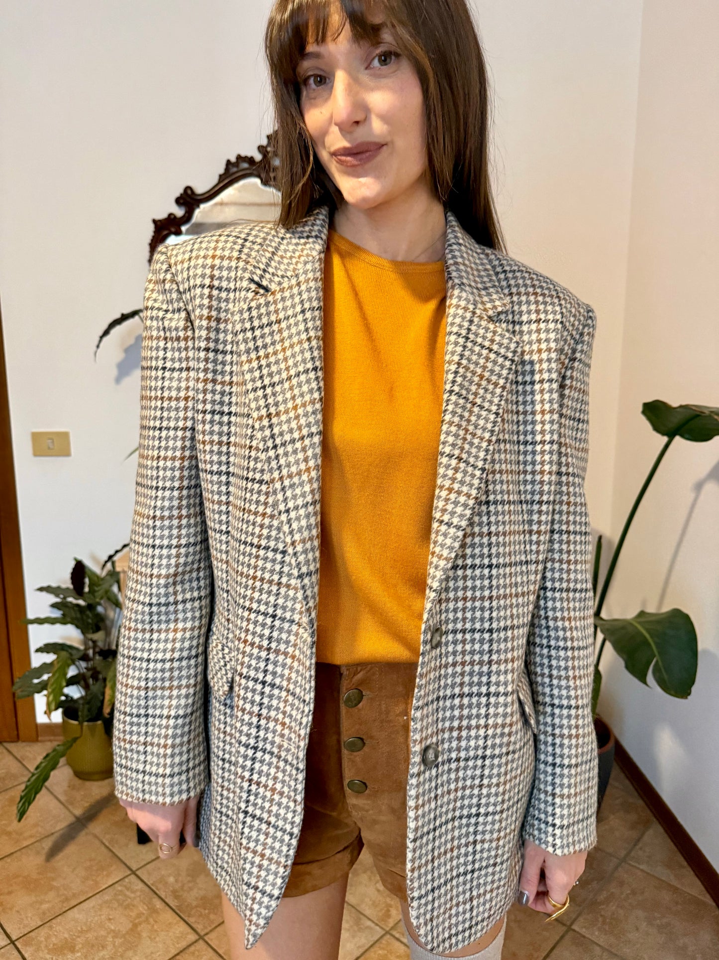 1970s vintage oversize cream, grey and tan houndstooth plaid wool blazer