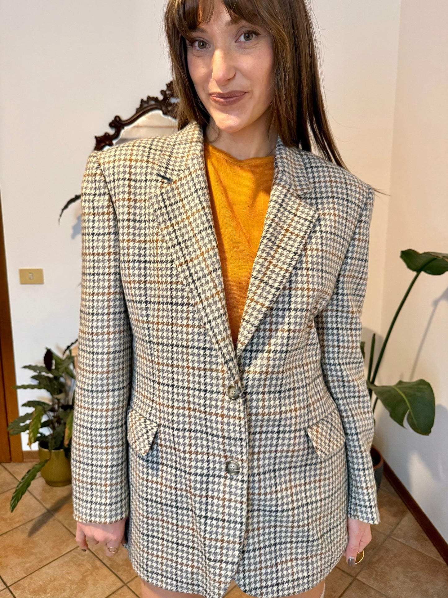 1970s vintage oversize cream, grey and tan houndstooth plaid wool blazer