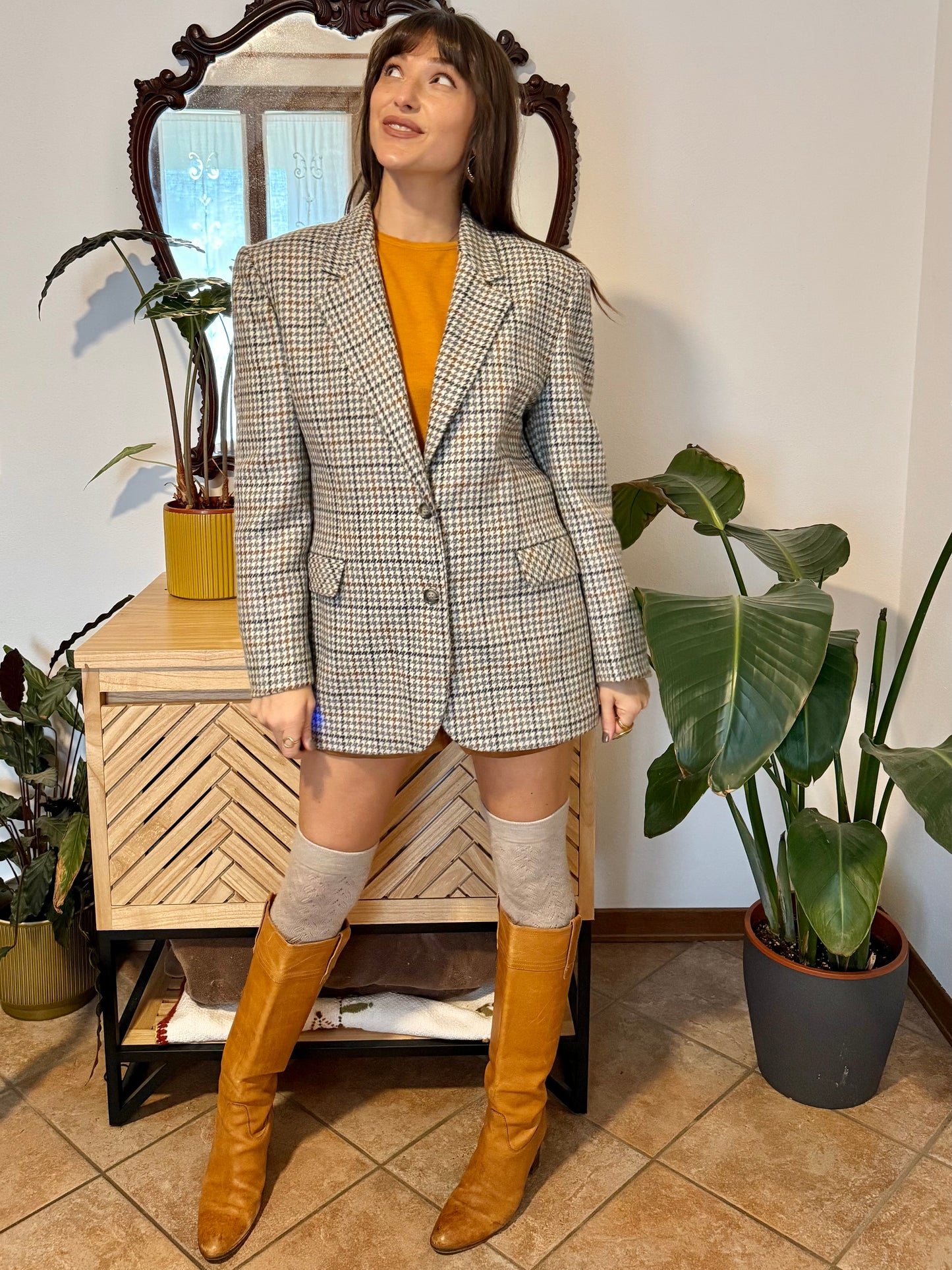 1970s vintage oversize cream, grey and tan houndstooth plaid wool blazer