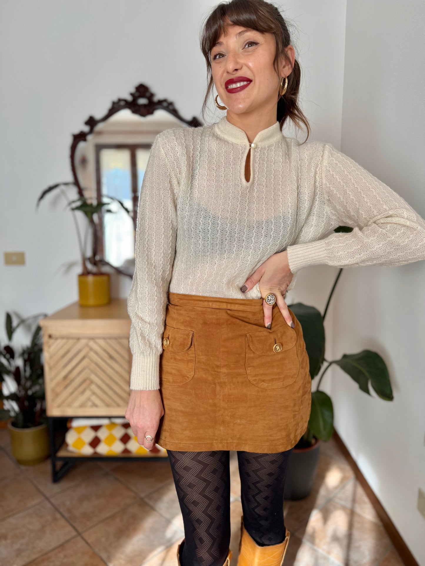 1960's vintage cream knit wool pullover with button collar detail