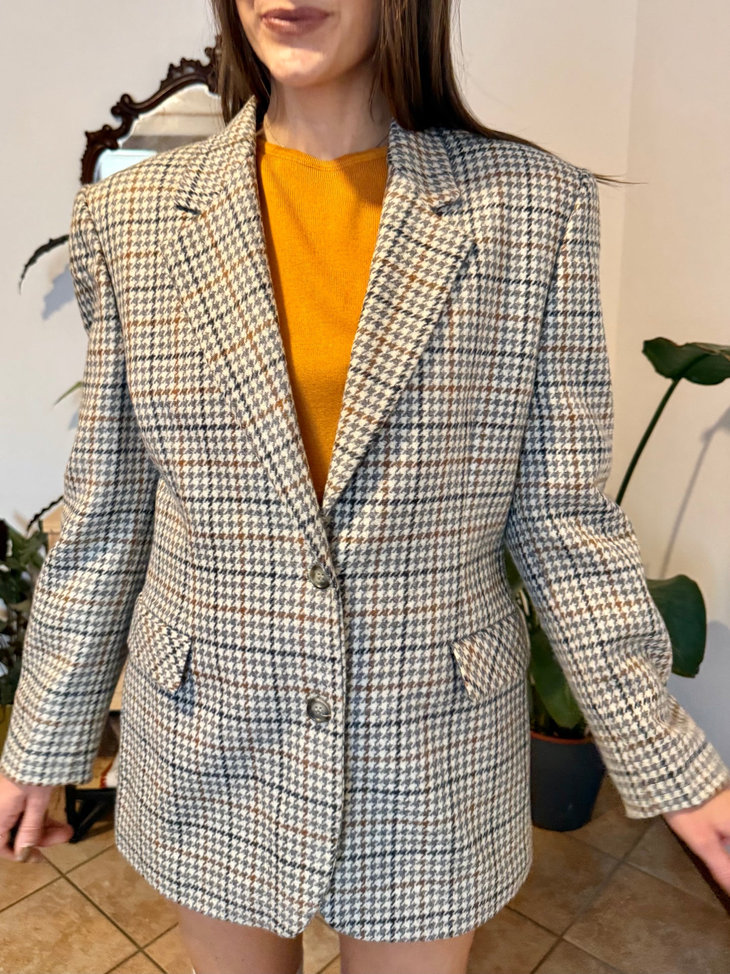 1970s vintage oversize cream, grey and tan houndstooth plaid wool blazer