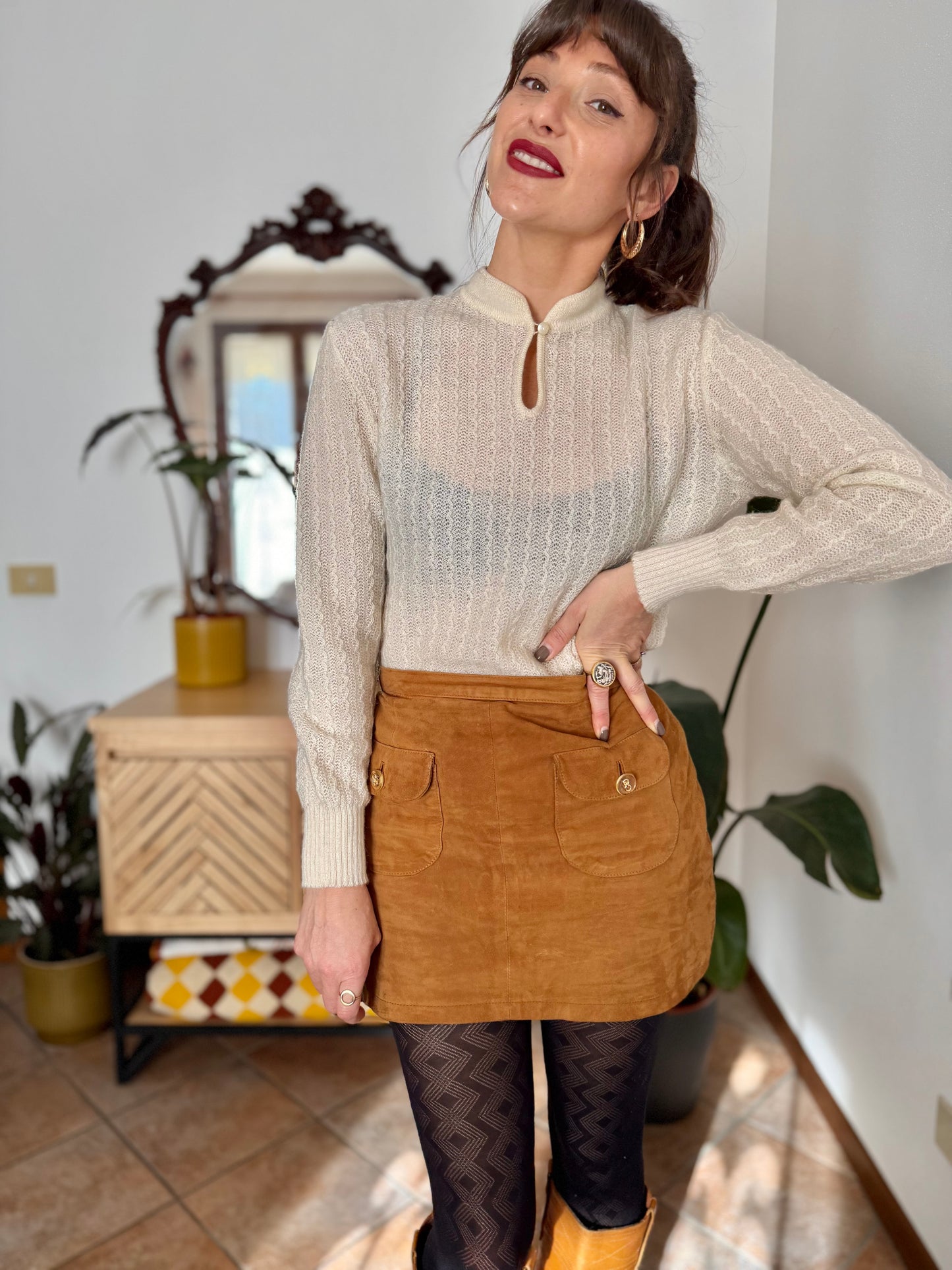 1960's vintage cream knit wool pullover with button collar detail