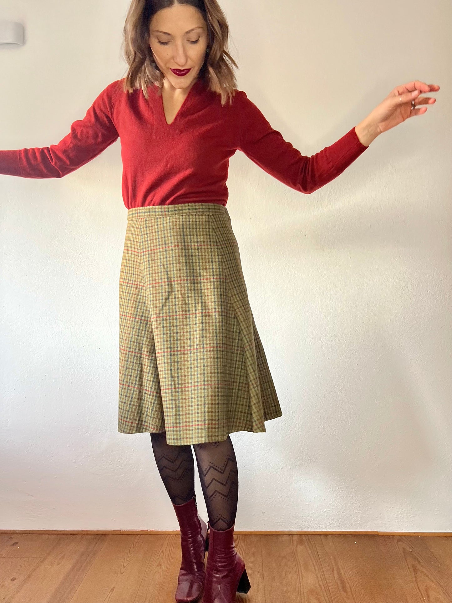 1970's vintage navy and olive green plaid wool skirt