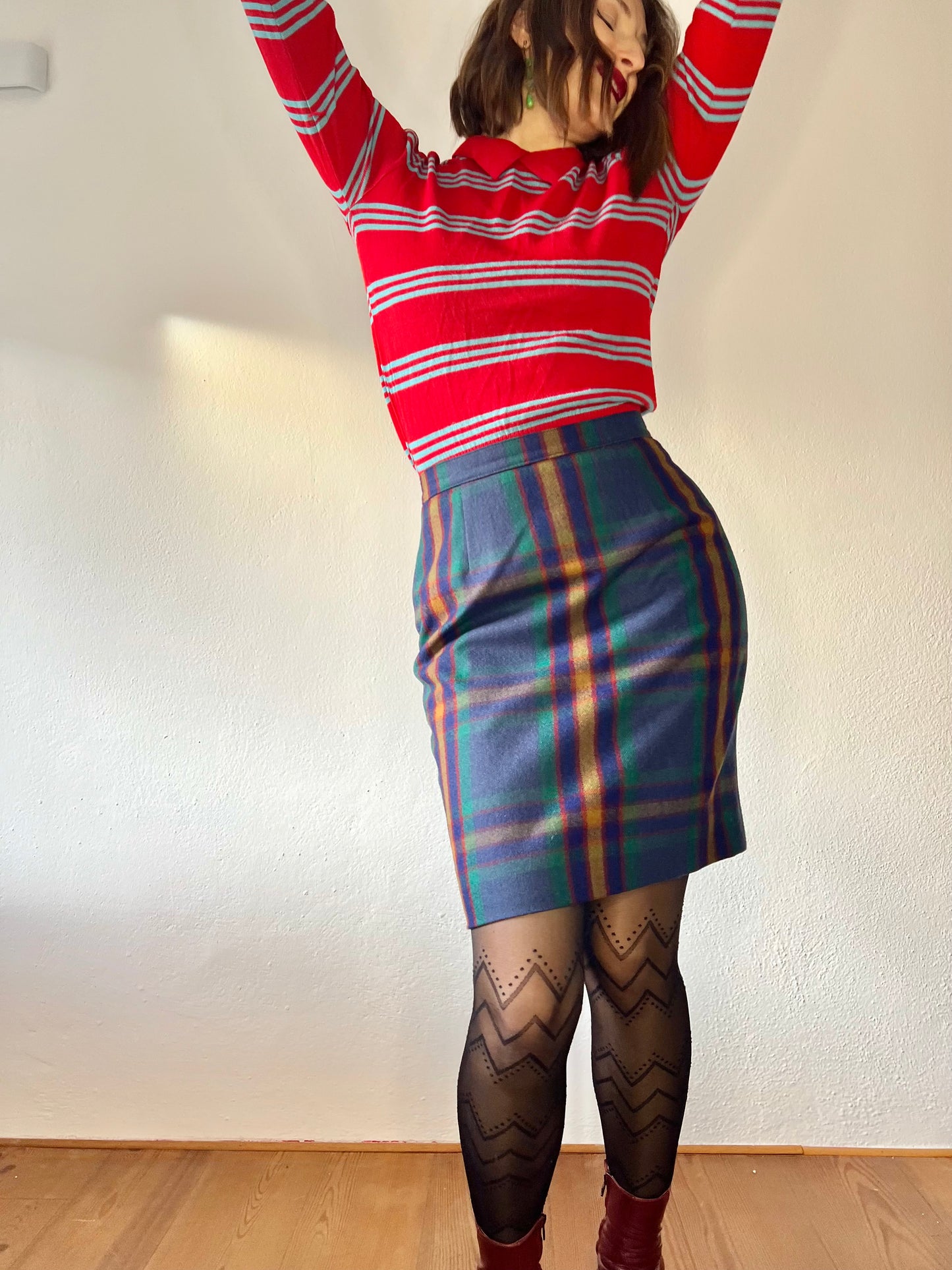 1970's vintage green and multi color wool plaid mini skirt