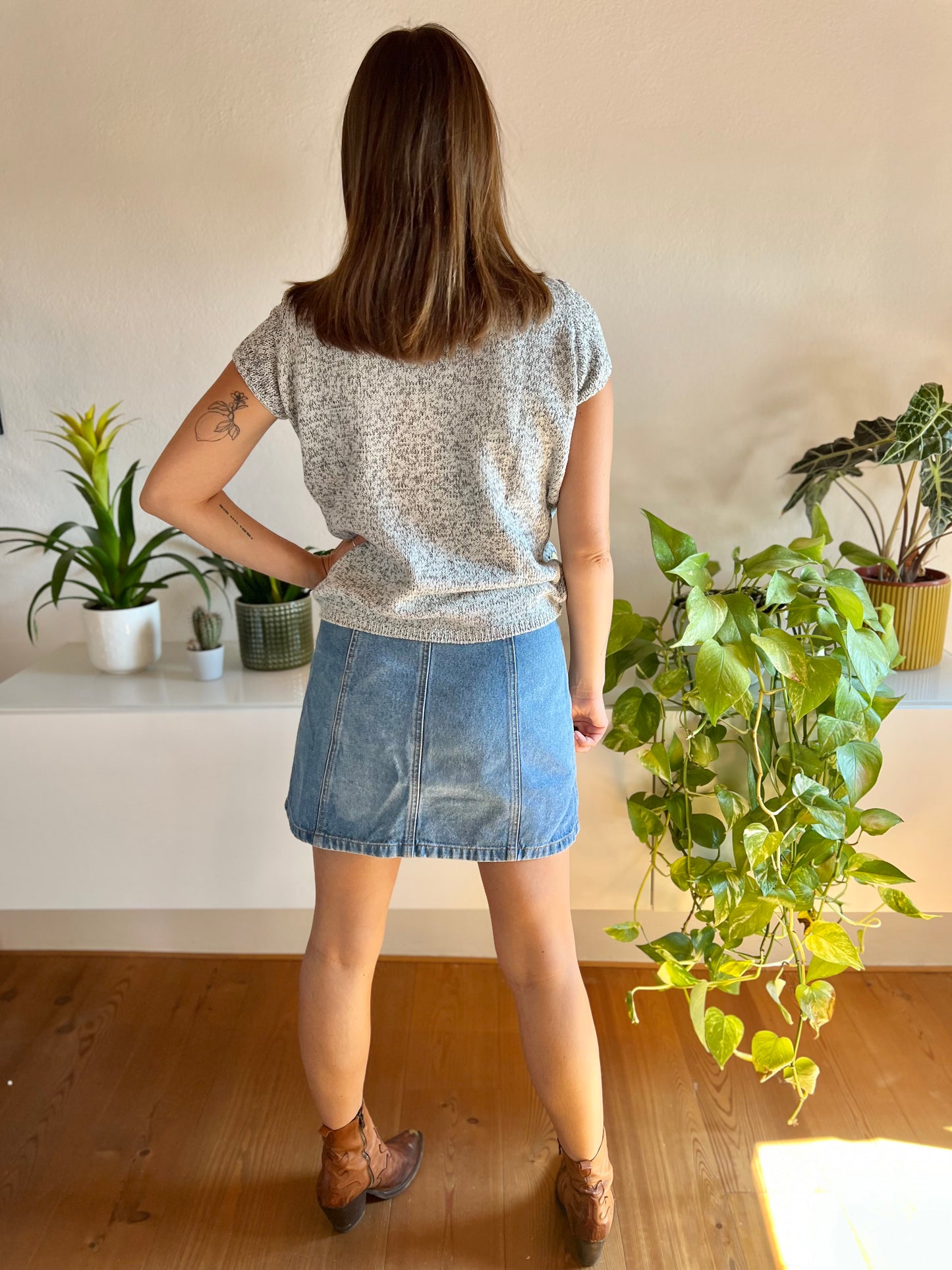 1970's vintage hand knit grey top with animal details