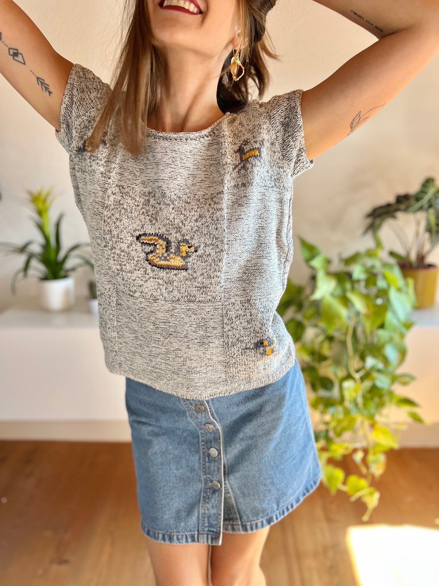 1970's vintage hand knit grey top with animal details