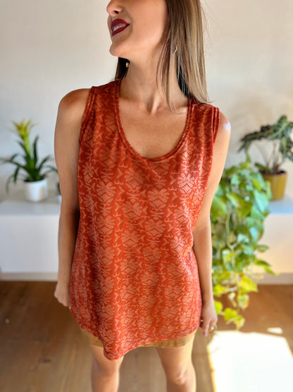 Top vintage anni '90 semitrasparente in terracotta con texture floreale