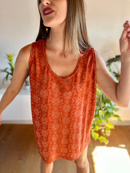 Top vintage anni '90 semitrasparente in terracotta con texture floreale