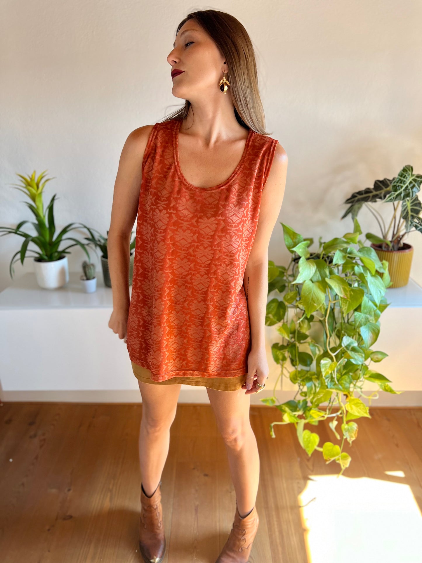 Top vintage anni '90 semitrasparente in terracotta con texture floreale