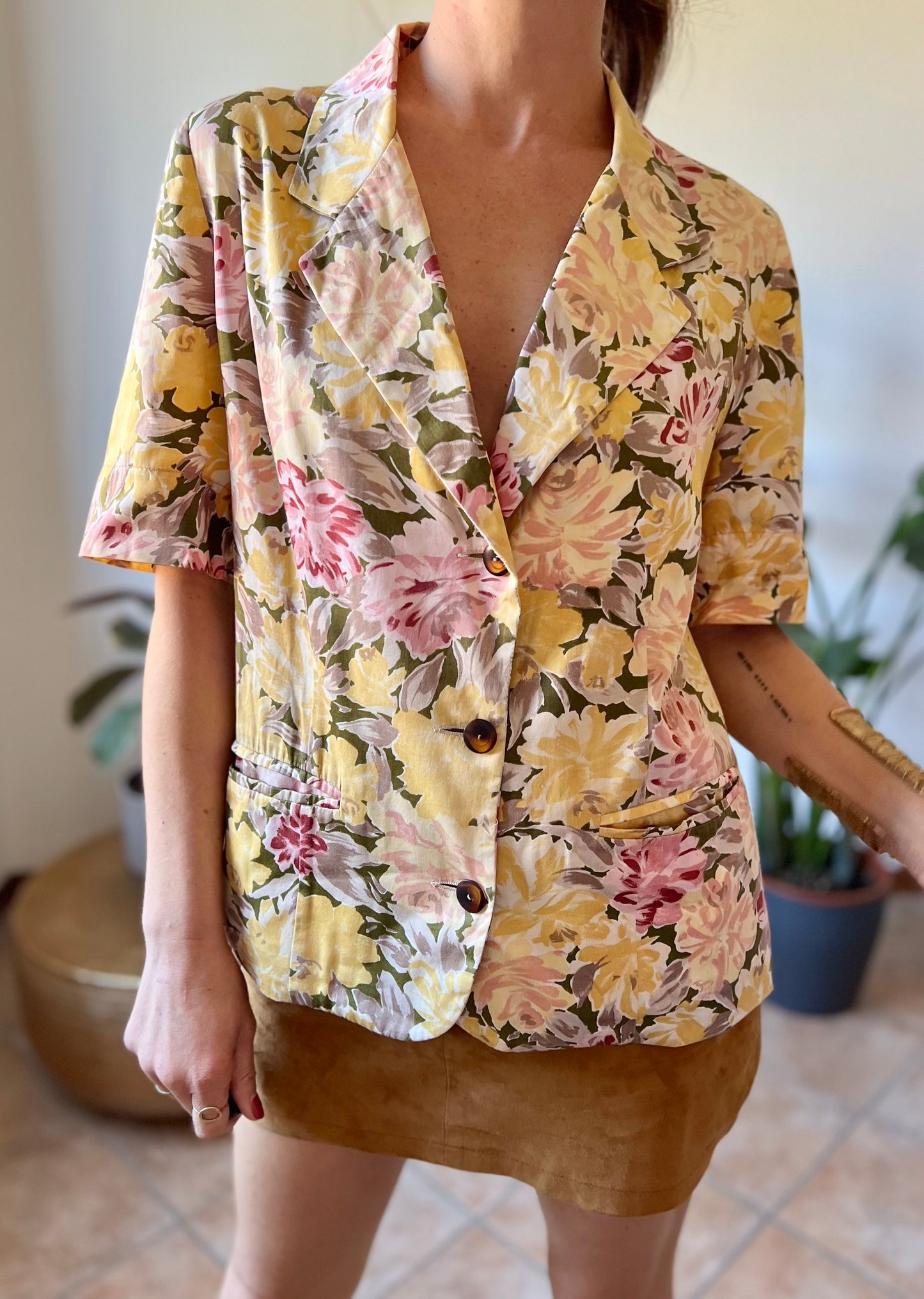 1970's vintage butter yellow and powder pink short sleeve floral blazer