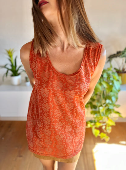 Top vintage anni '90 semitrasparente in terracotta con texture floreale