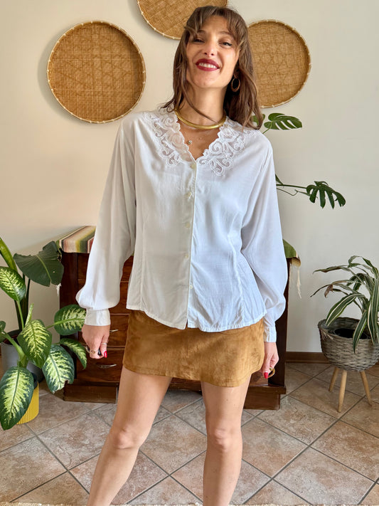 1970's vintage white blouse with embroidered collar detail