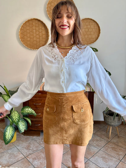 1970's vintage white blouse with embroidered collar detail