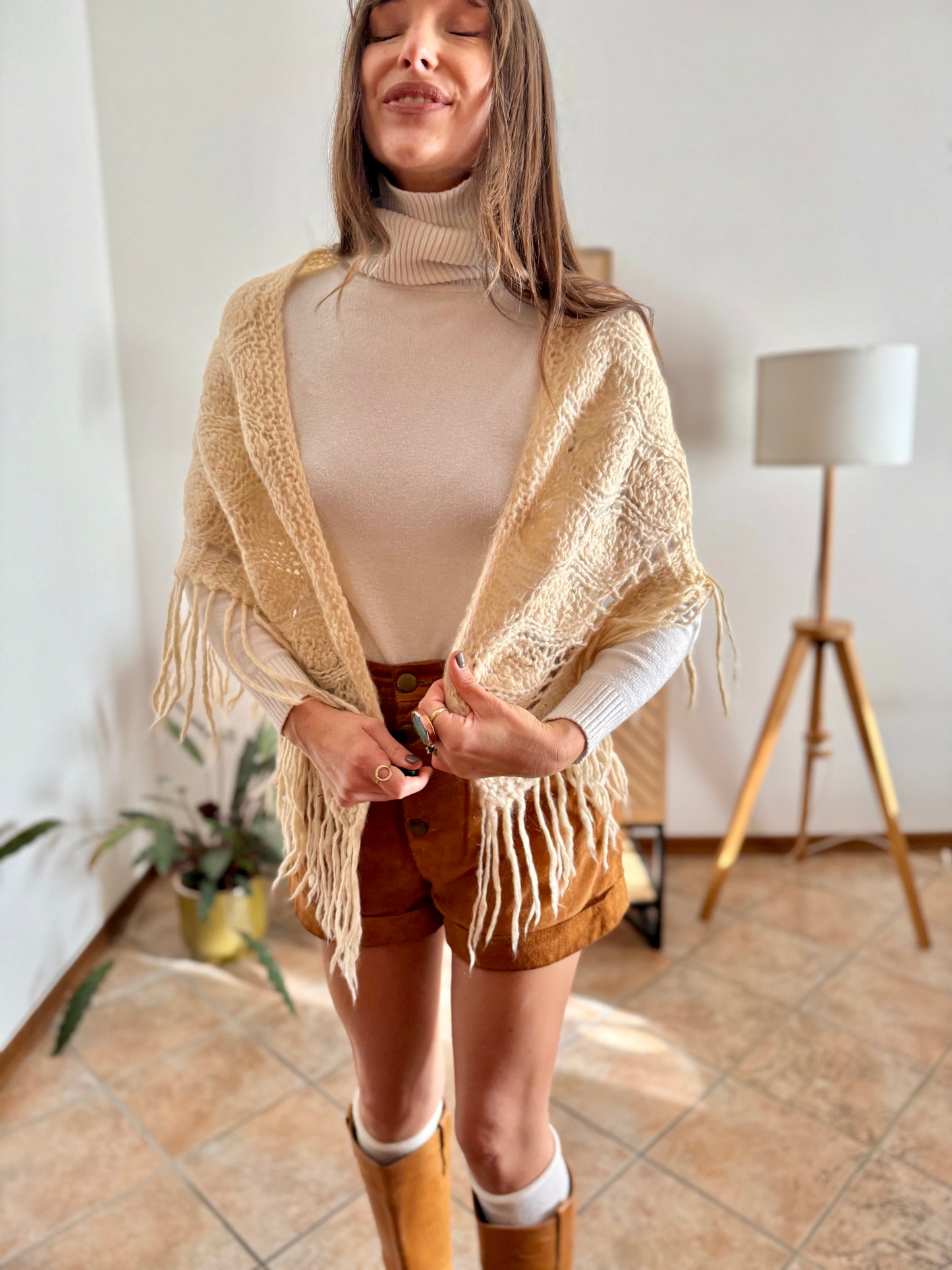 1970's vintage hand knit cream wool shawl with fringe detail