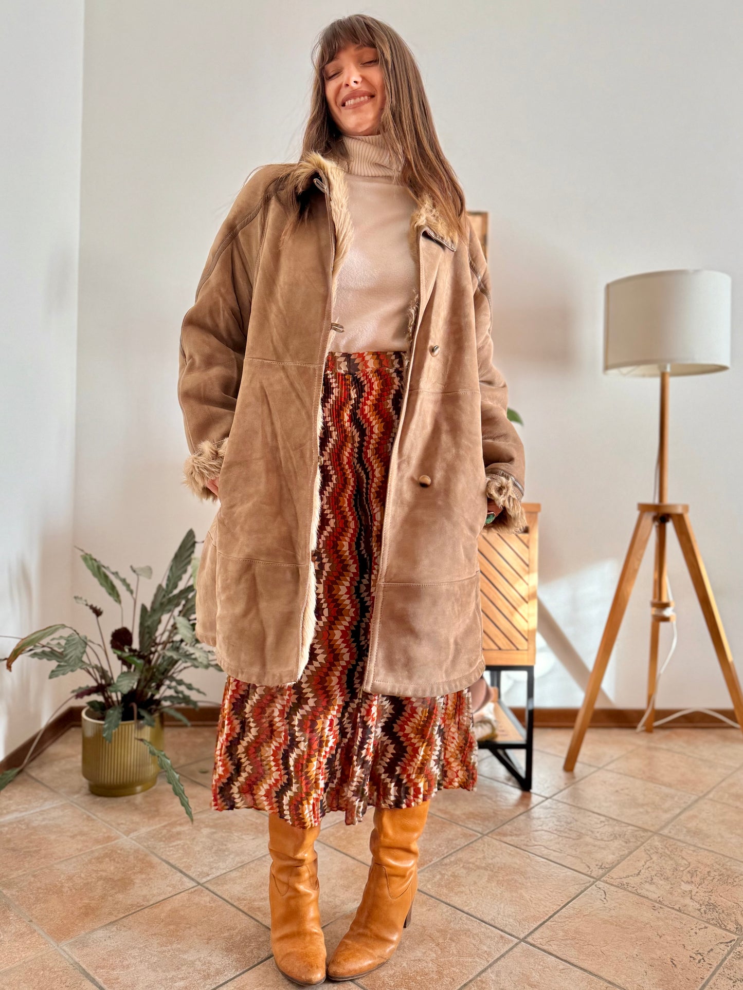 1970's vintage beige shearling montone coat with beige lining