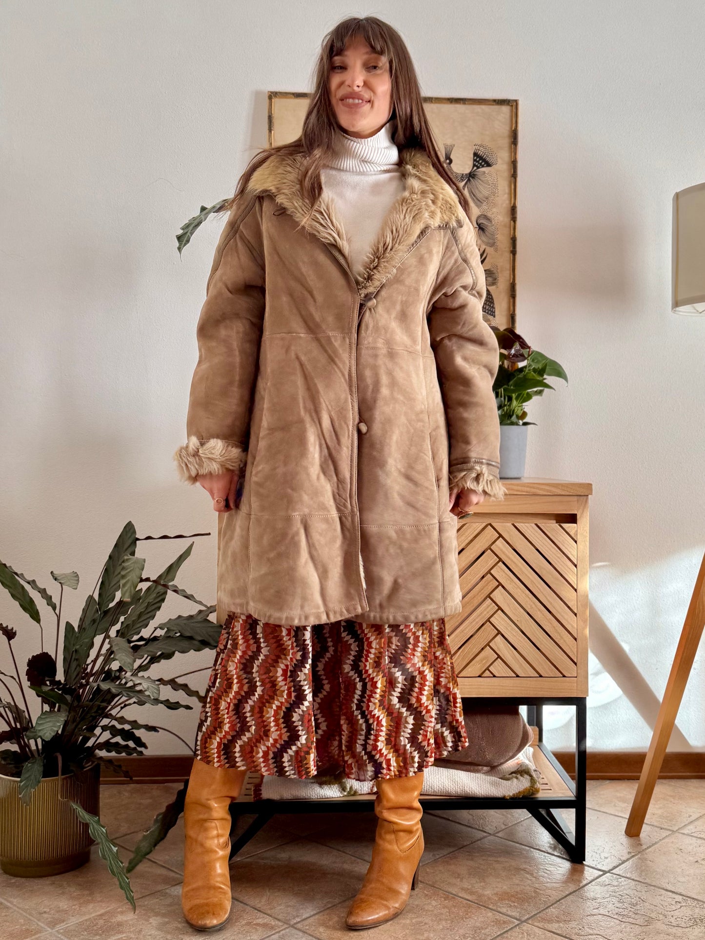 1970's vintage beige shearling montone coat with beige lining