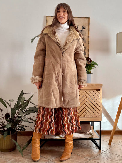 1970's vintage beige shearling montone coat with beige lining