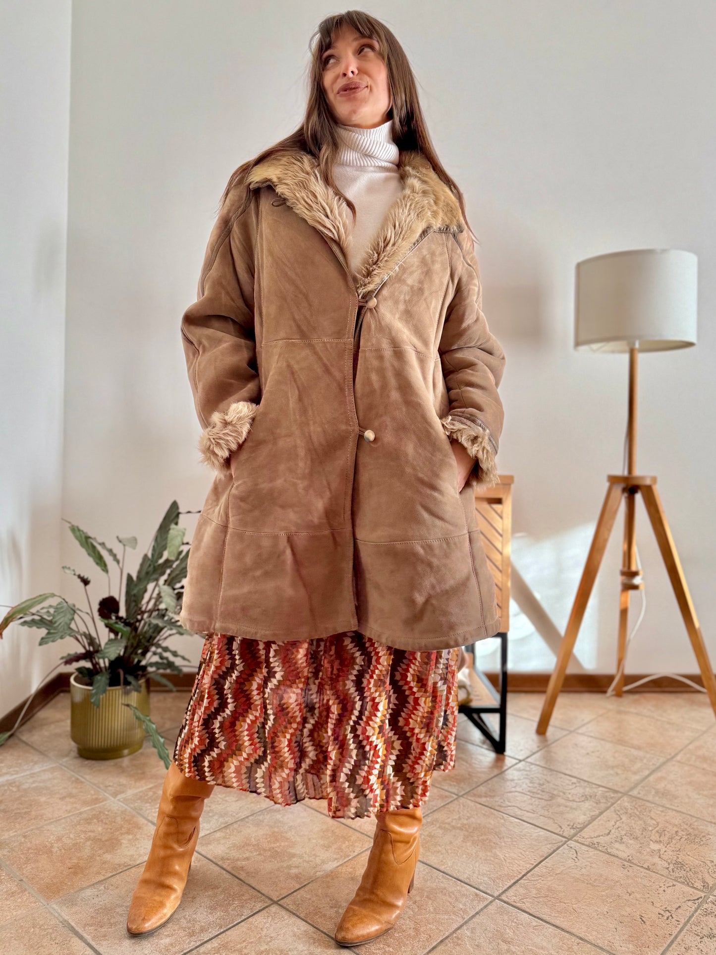 1970's vintage beige shearling montone coat with beige lining