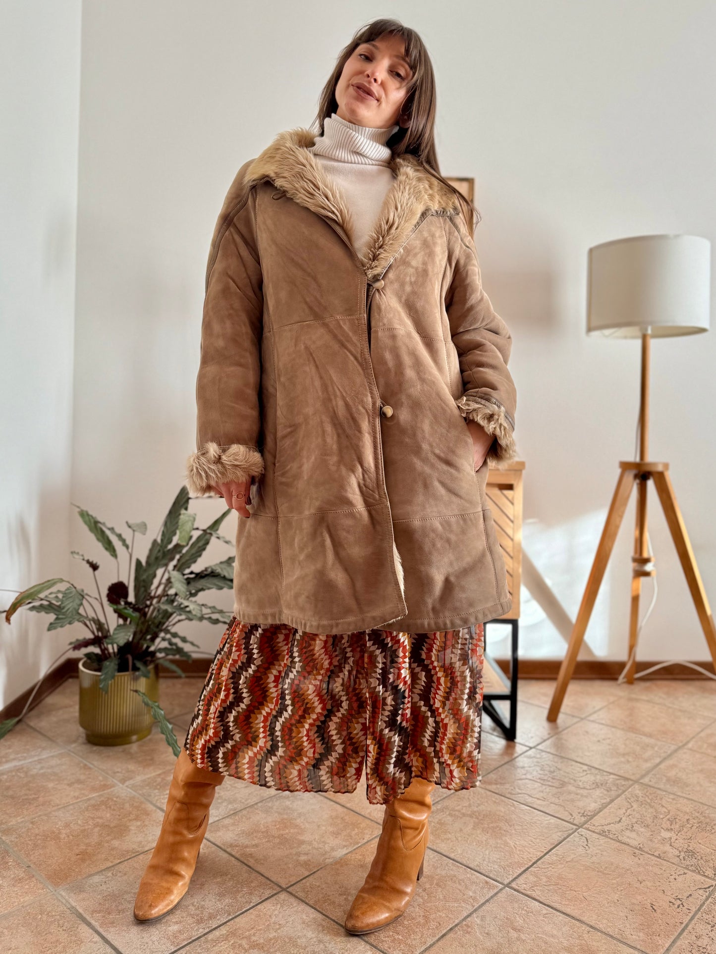 1970's vintage beige shearling montone coat with beige lining