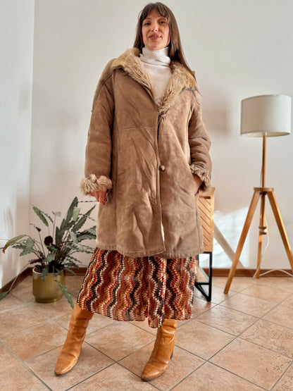 1970's vintage beige shearling montone coat with beige lining