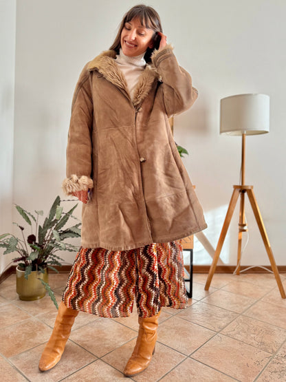 1970's vintage beige shearling montone coat with beige lining