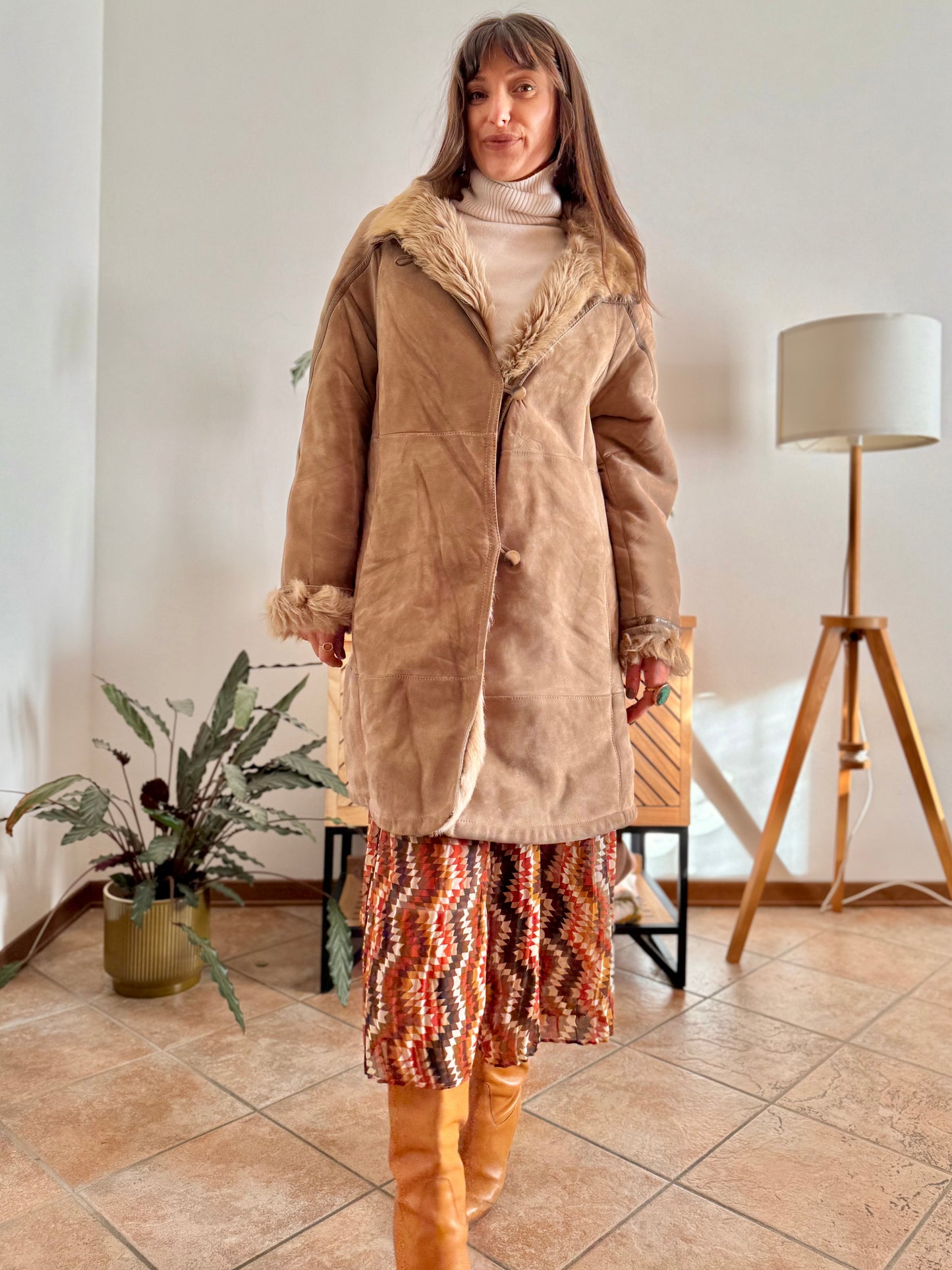 1970's vintage beige shearling montone coat with beige lining