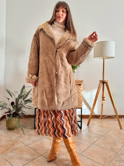 1970's vintage beige shearling montone coat with beige lining
