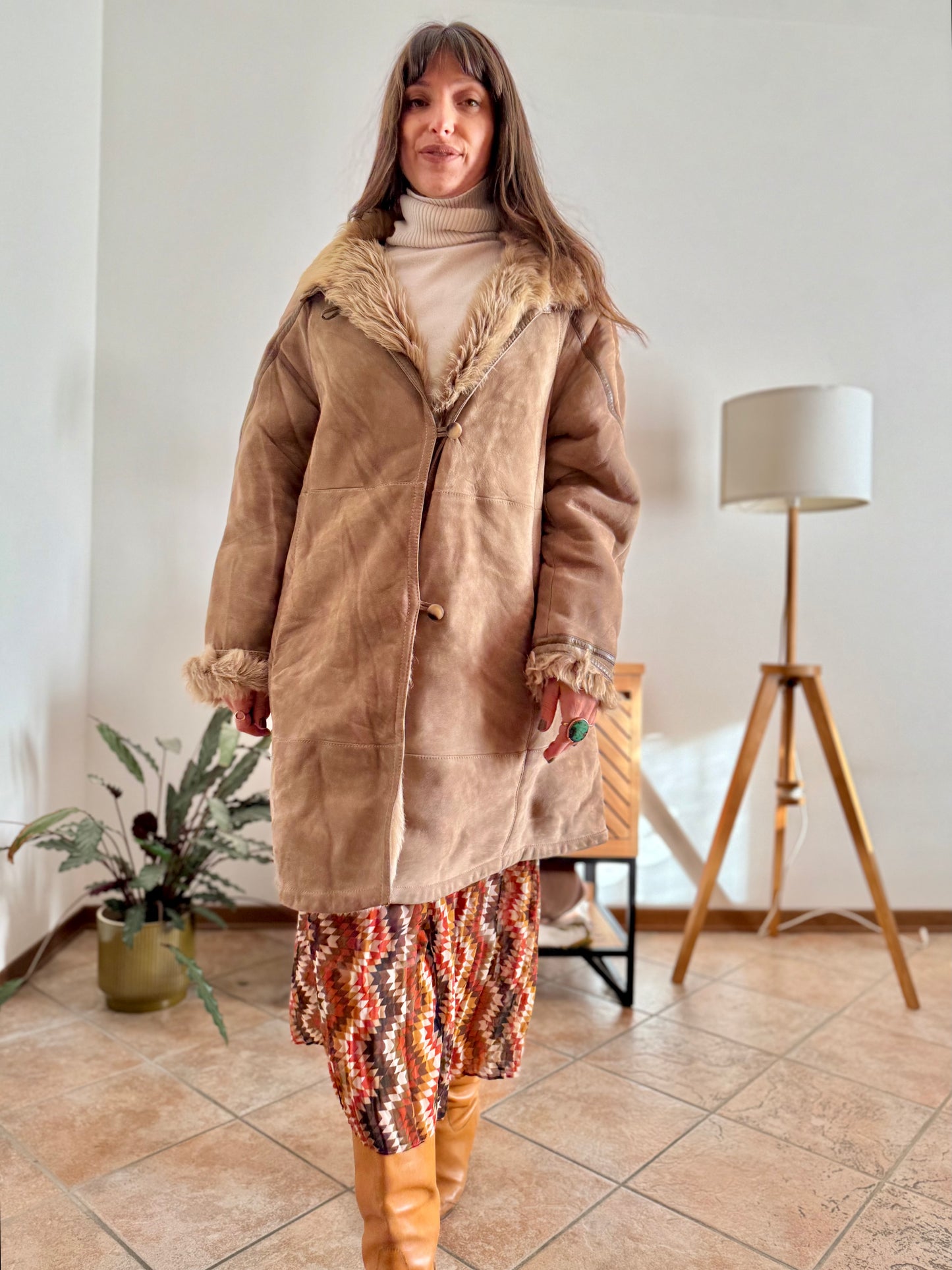 1970's vintage beige shearling montone coat with beige lining