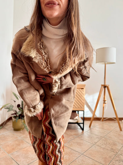 1970's vintage beige shearling montone coat with beige lining