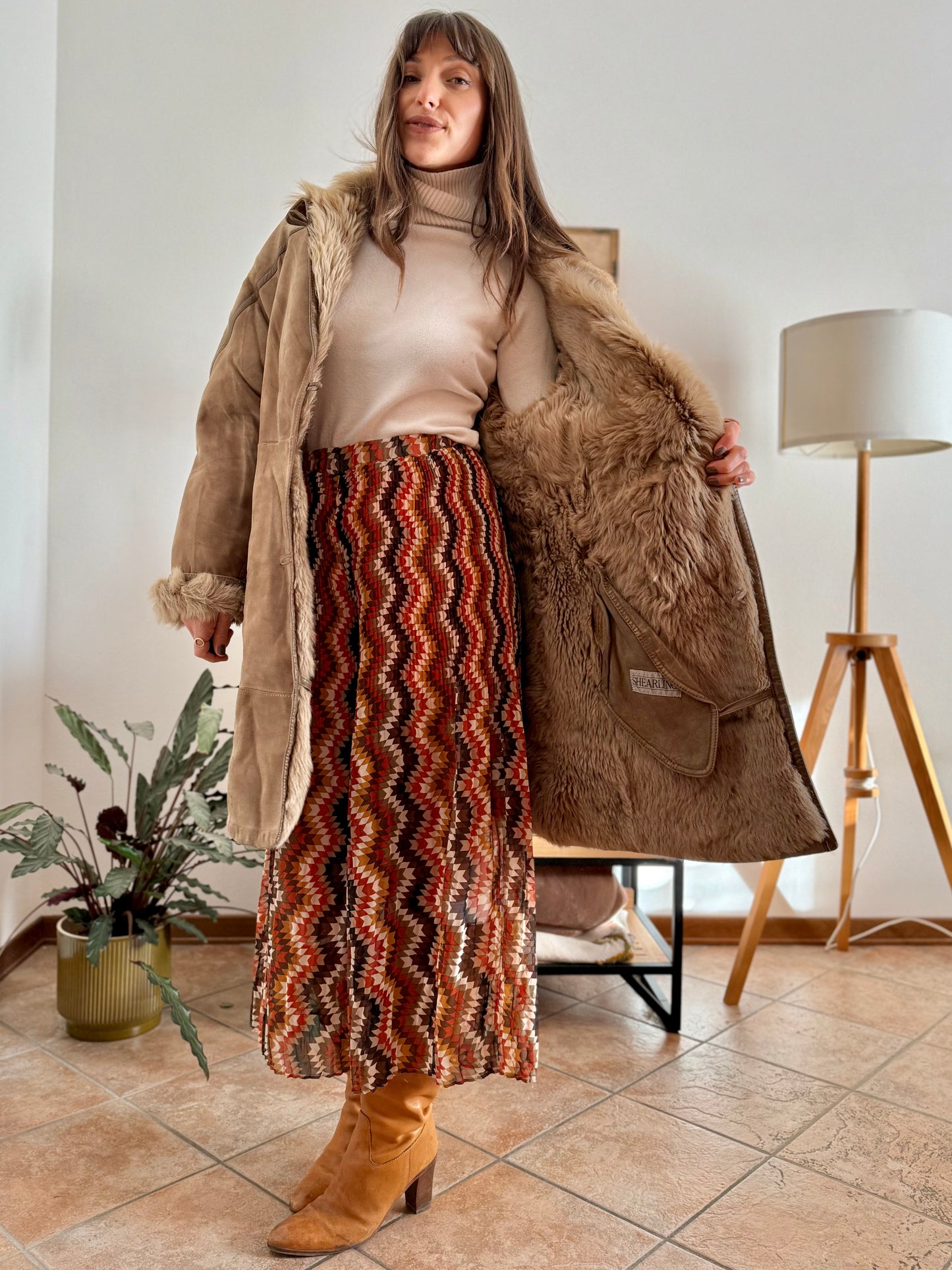 1970's vintage beige shearling montone coat with beige lining
