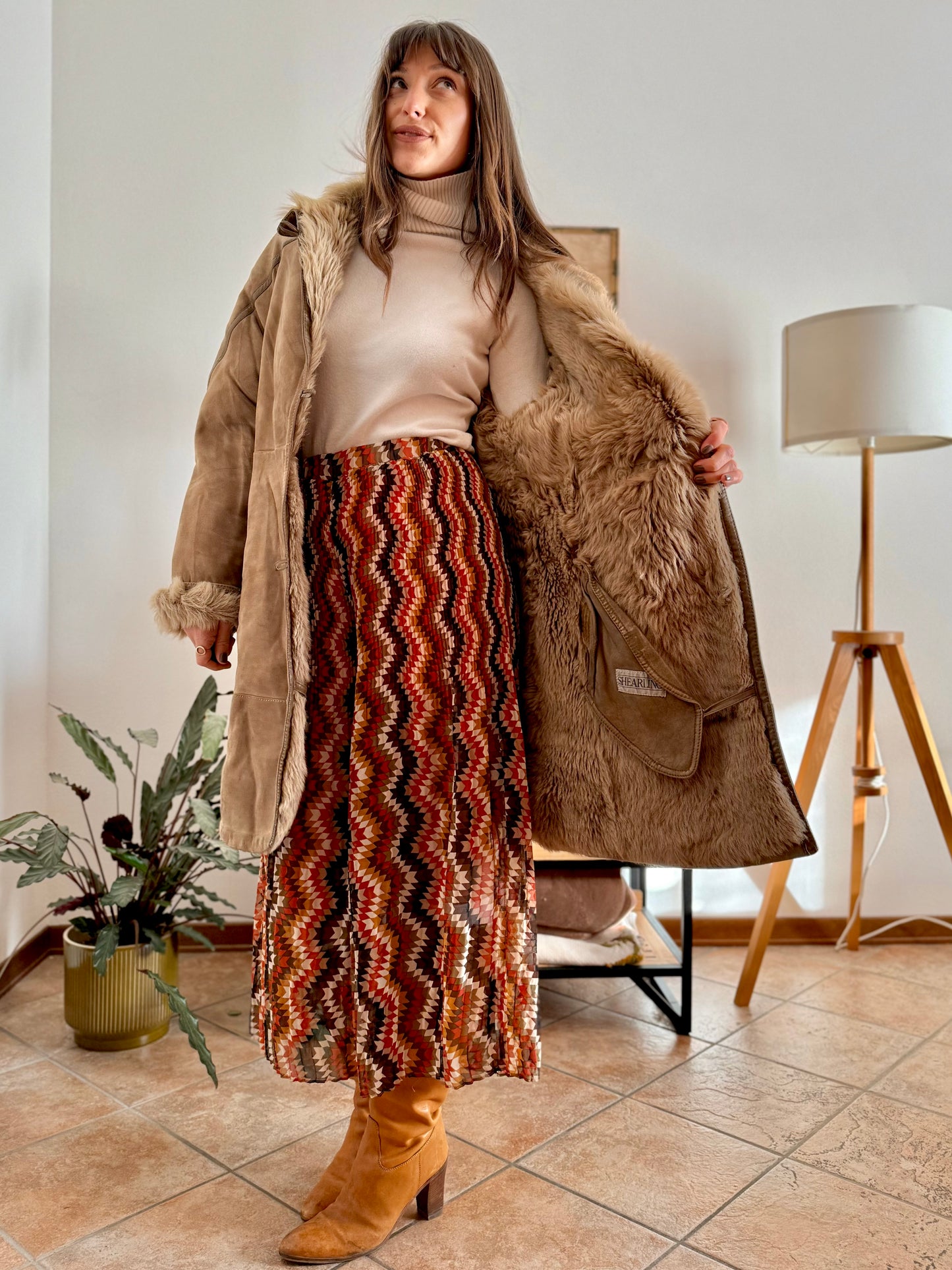 1970's vintage beige shearling montone coat with beige lining