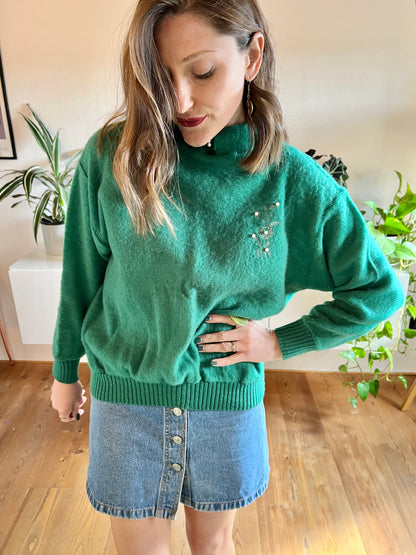 1960's vintage green lightweight pullover with embroidered floral detail