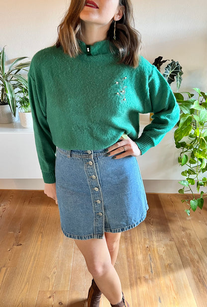 1960's vintage green lightweight pullover with embroidered floral detail