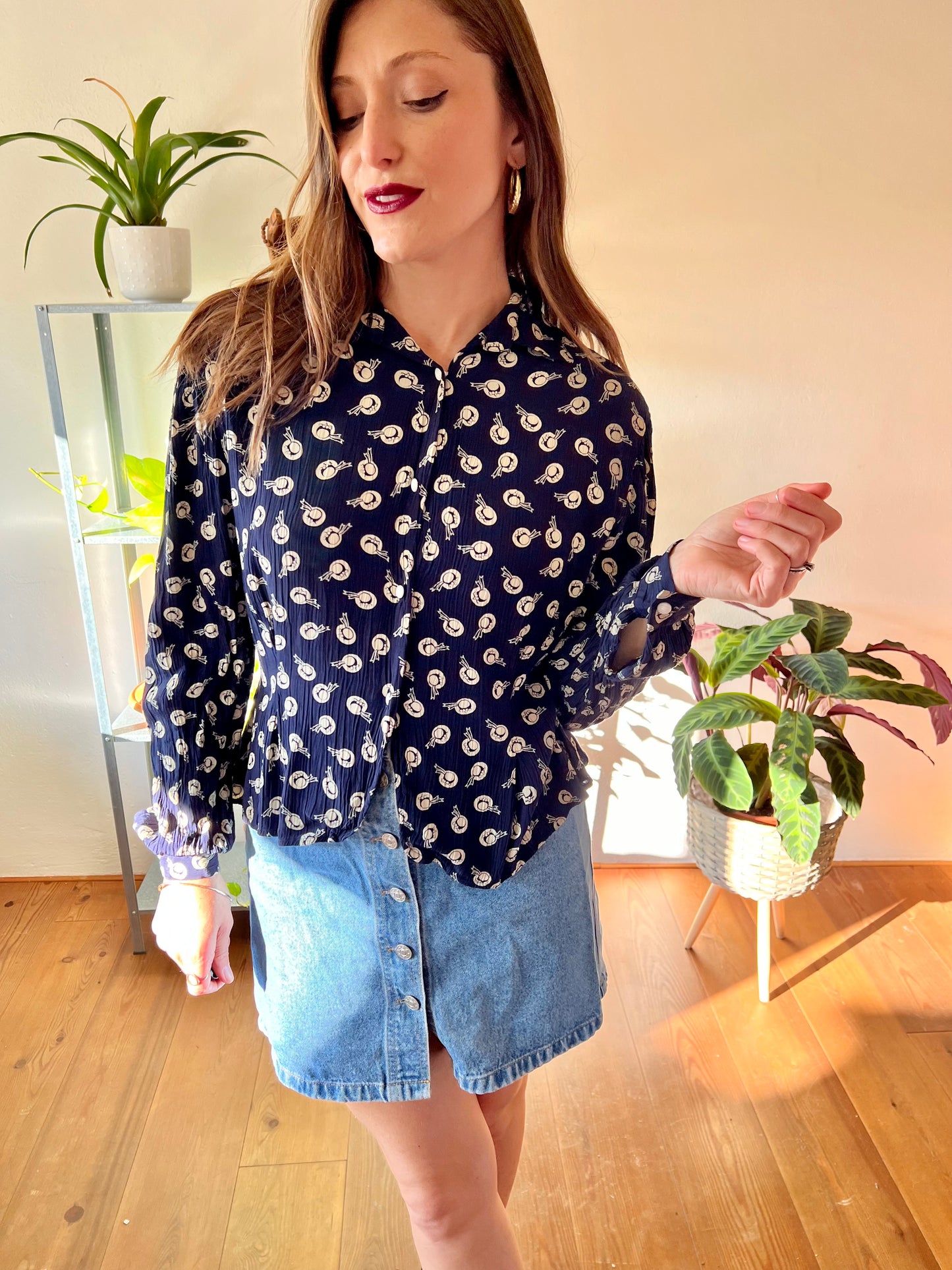 1970's vintage navy blue blouse with hat print