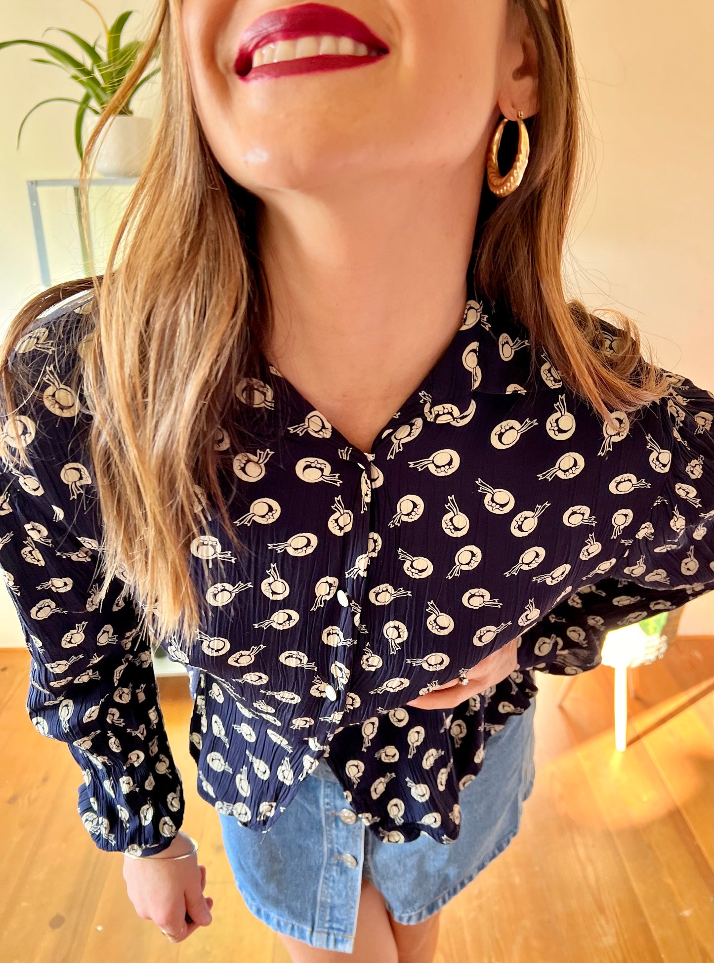 1970's vintage navy blue blouse with hat print