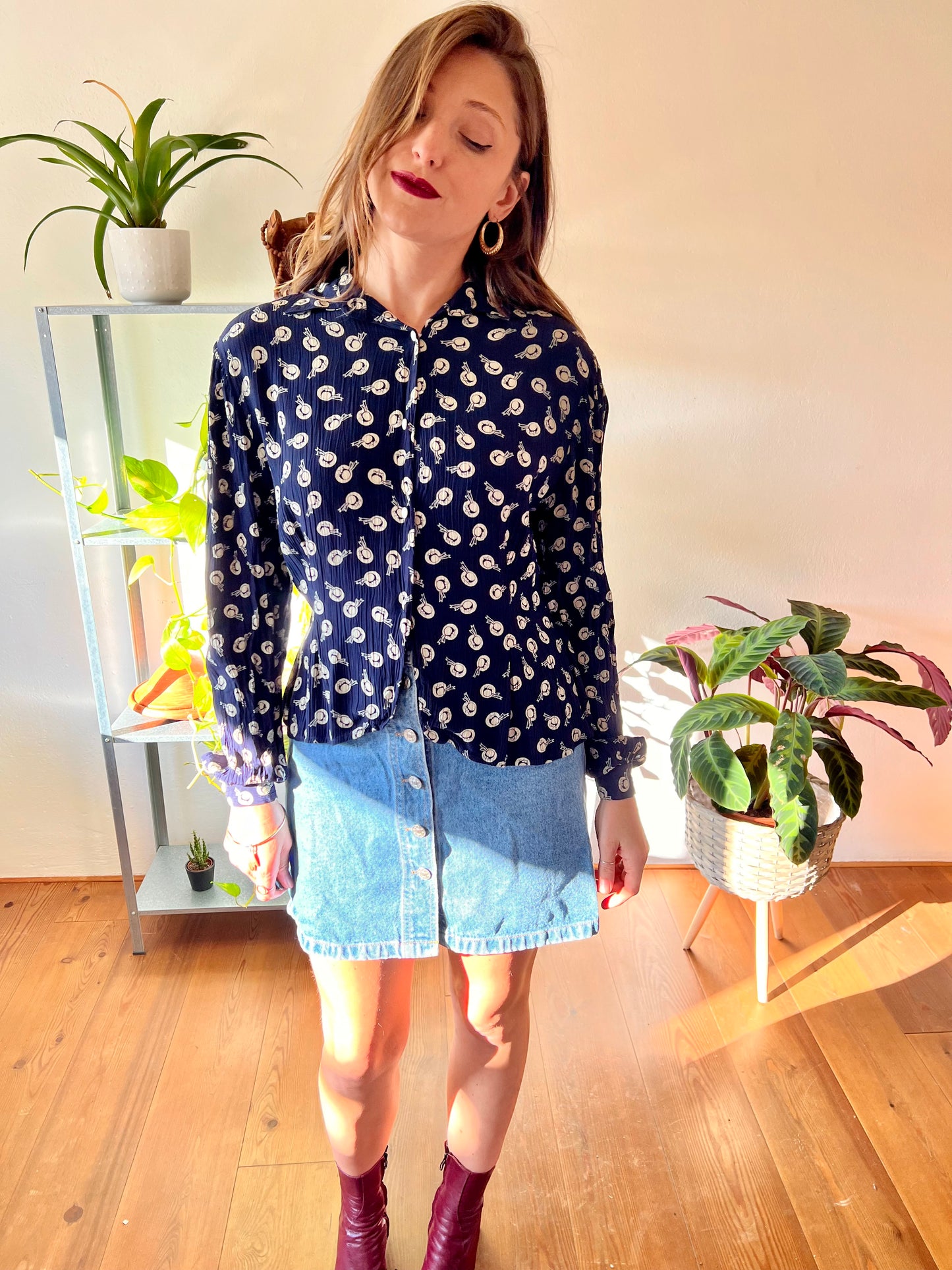 1970's vintage navy blue blouse with hat print